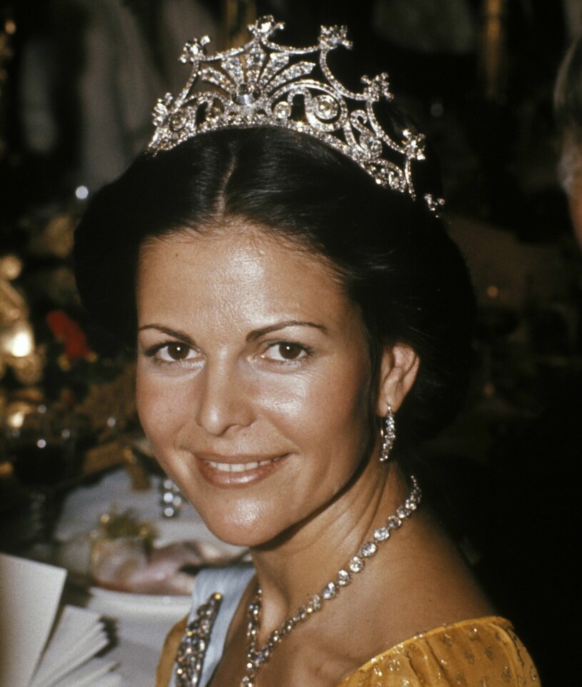Drottning Silvia såg strålande ut på Nobelfesten 1976, men tiaran var allt annat än skön att bära. Drottning Silvia