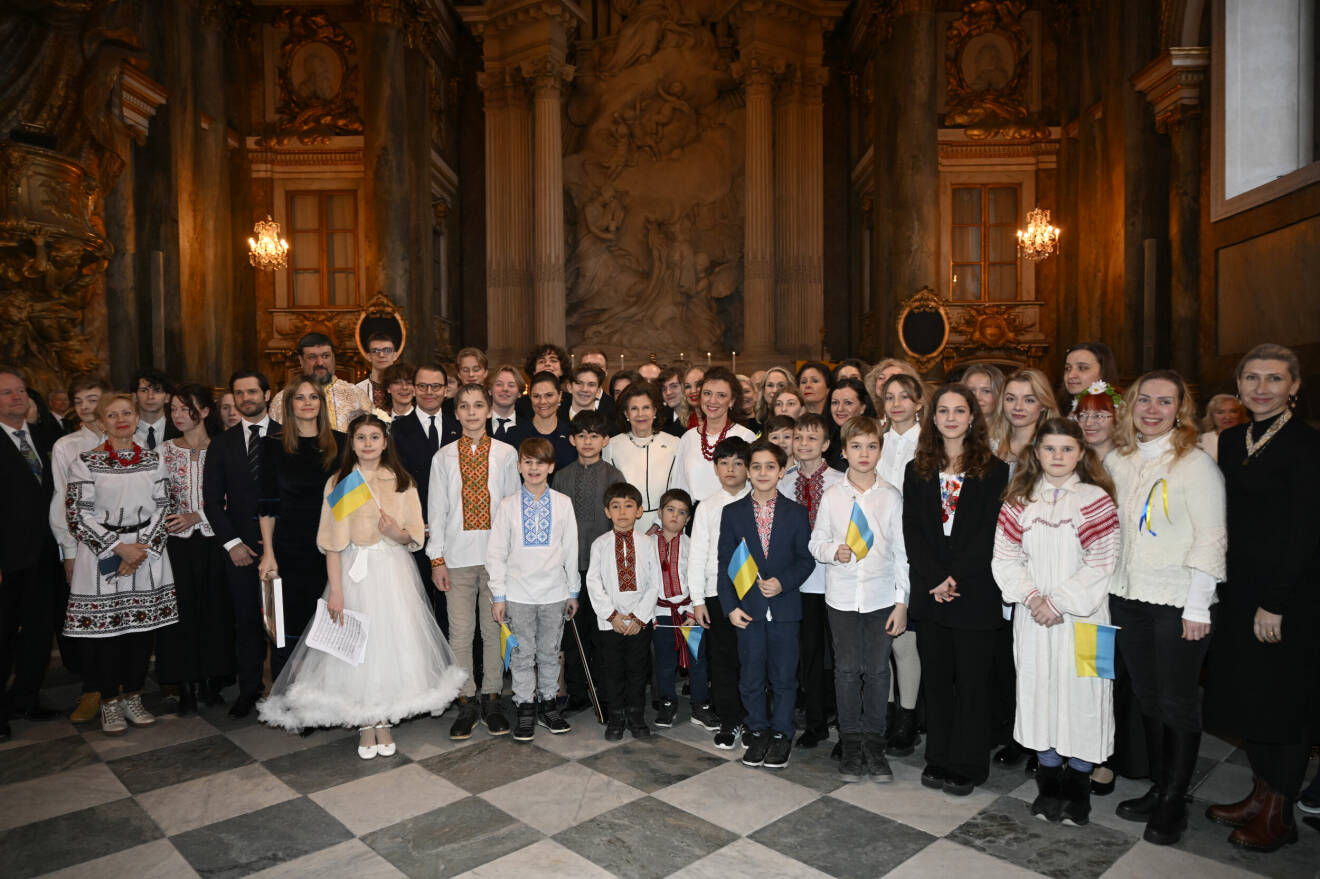 Kungafamiljen med deltagare vid Fredsbönen för Ukraina 2023 i Slottskyrkan på Stockholms slott