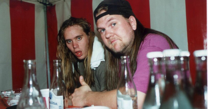 Hjalmar "Hjalle" Östman och Jonas "Heavy" Stentäpp blev igenkända nästan överallt. Nu i efterhand vet vi att kändisskapet inte var något för dem. Hjalmar "Hjalle" Östman och Jonas "Heavy" Stentäpp på presskonferens