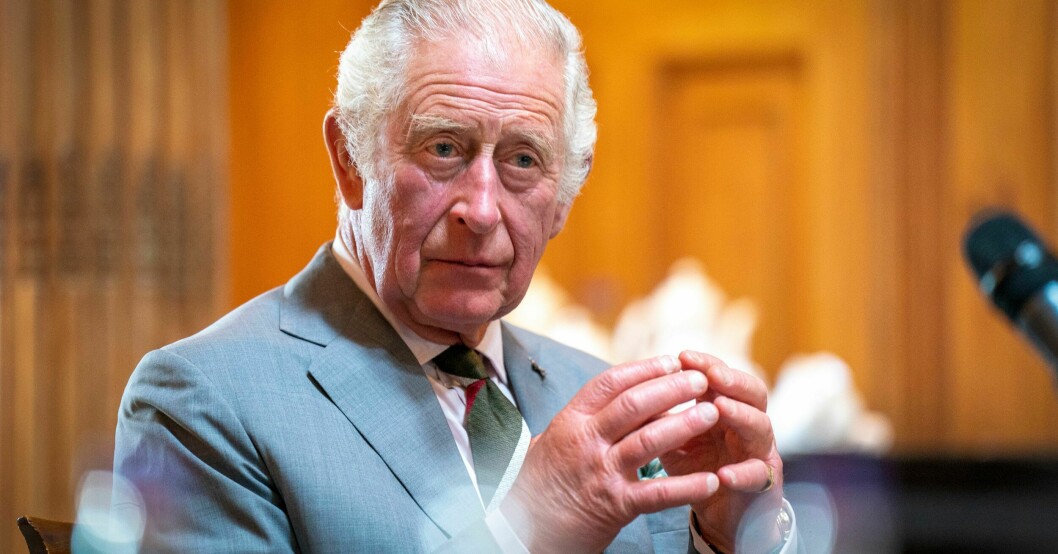 Prins Charles är den andra i tronföljden och tar över tronen efter drottning Elizabeths död. Prins Charles