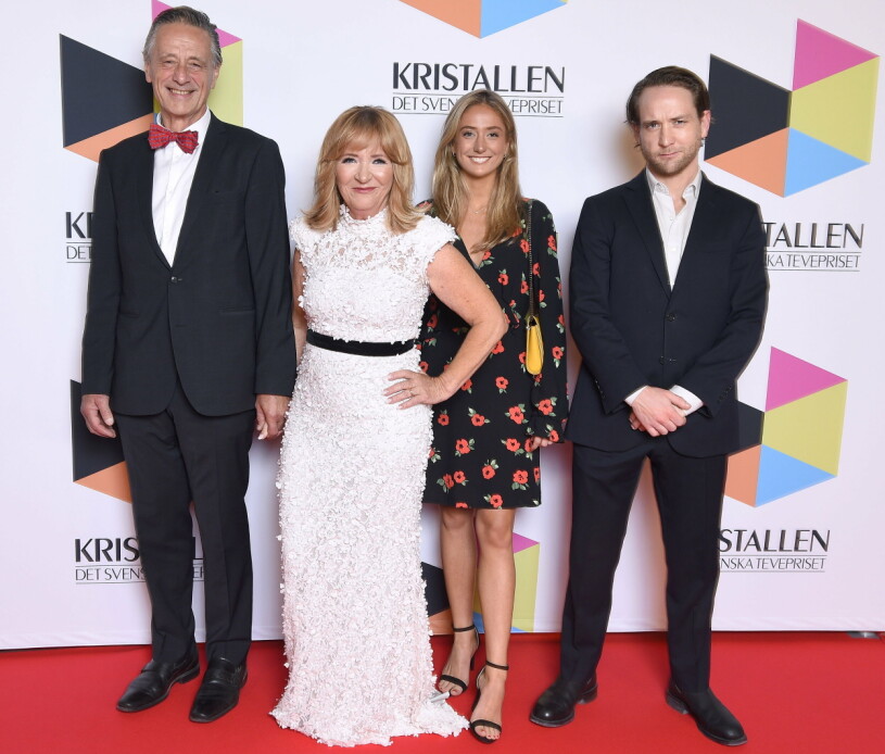 Malou med maken Sten och barnen Julia och Malcolm på Kristallengalan 2021. Sten Haage, Malou von Sivers, Julia och Malcom Kristallengalan 2021 på Cirkus i Stockholm.