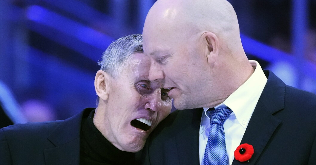 Börje Salming började gråta under hyllningen i Toronto. Börje Salming och Mats Sundin