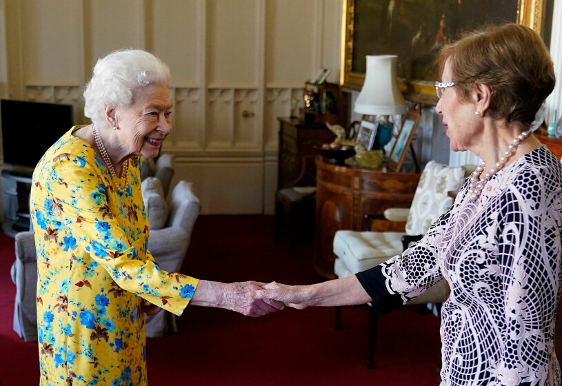 Windsor Castle i dag: Kunglig audiens för en av Australiens guvernörer. Drottning Elizabeth med New South Wales guvernör Margaret Beazley