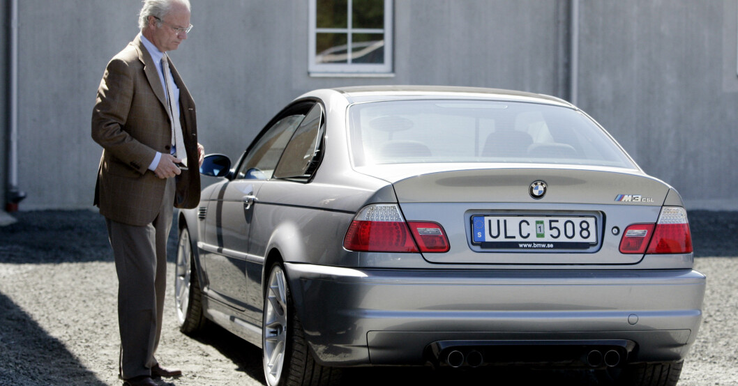 BMW är något av en personlig favorit hos kungen, här är han med en tidigare modell.