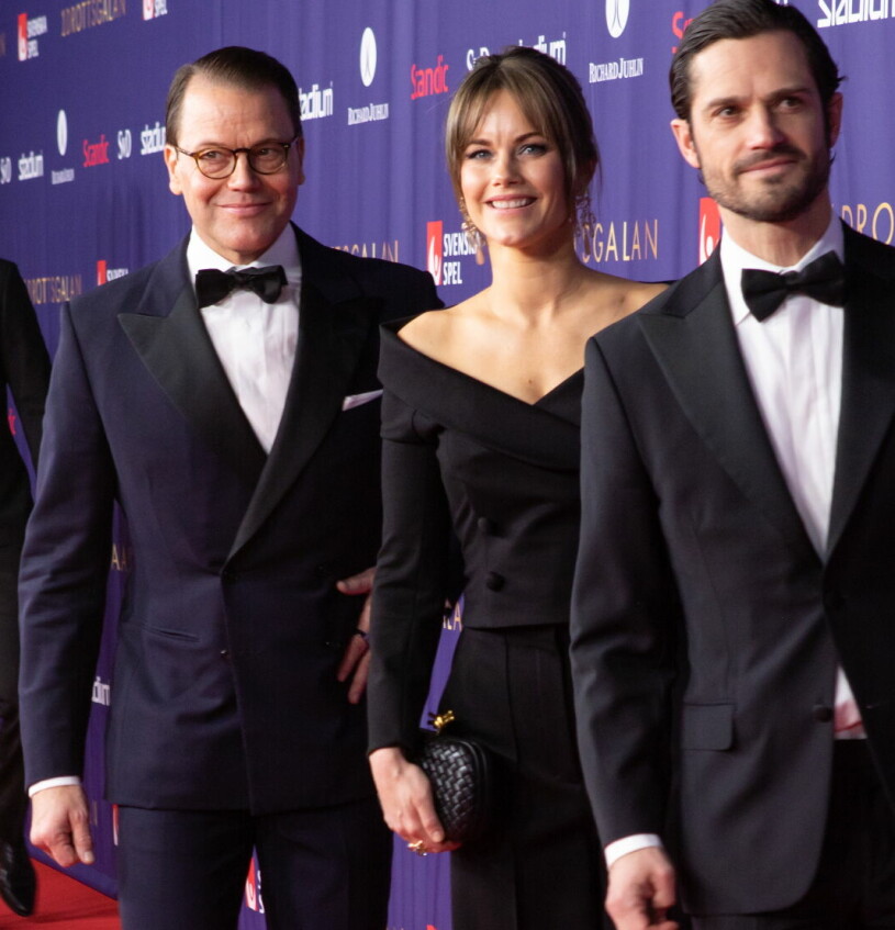 Prins Daniel – som lämnade Sverige direkt efter Idrottsgalan i måndags. Prins Daniel prinsessan Sofia och prins Carl Philip på Idrottsgalan 2023