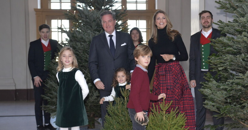Förutom några ord i samband med prinsessan Adriennes födsel, har Eva O'Neill inte sagt ett ord om sina barnbarn. Chris O'Neill, prinsessan Adrienne, prinsessan Leonore, prins Nicolas och prinsessan Madeleine