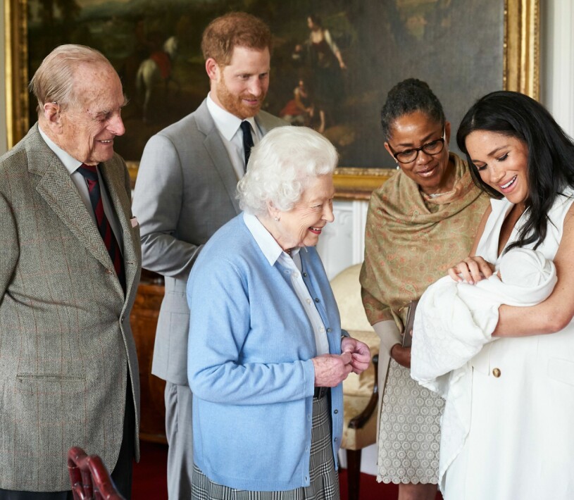 Enda bilden på Archie med drottning Elizabeth.