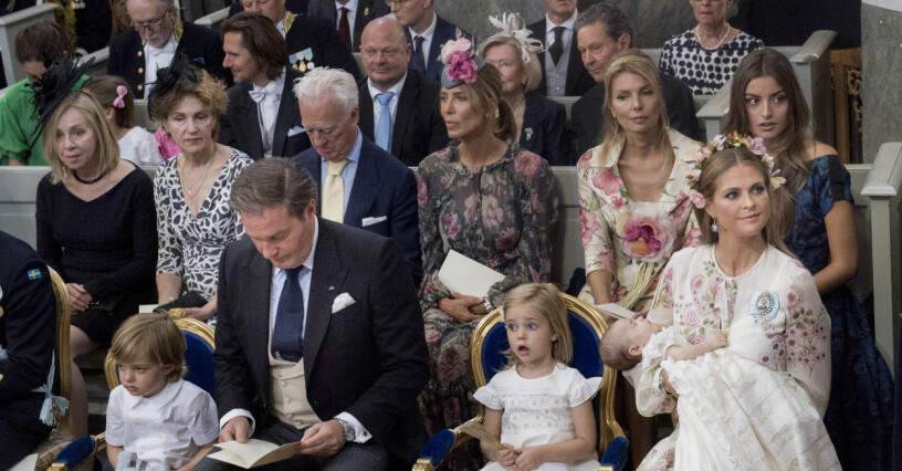 På Adriennes dop; systrarna Karen, Annalisa, Tatjana och Natascha samt systerdottern Milana.