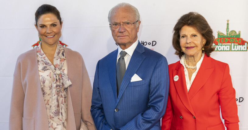 Kronprinsessan Victoria, kung Carl Gustaf och drottning Silvia anländer till en speciell kväll på Gröna Lund till förmån för World Childhood Foundation.