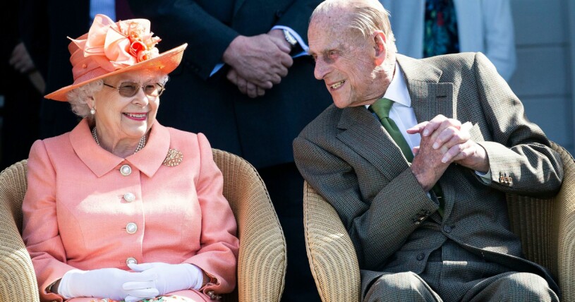 I år skulle drottning Elizabeth och prins Philip fira 74 år som gifta. Foto: Drottning Elizabeth och prins Philip ler