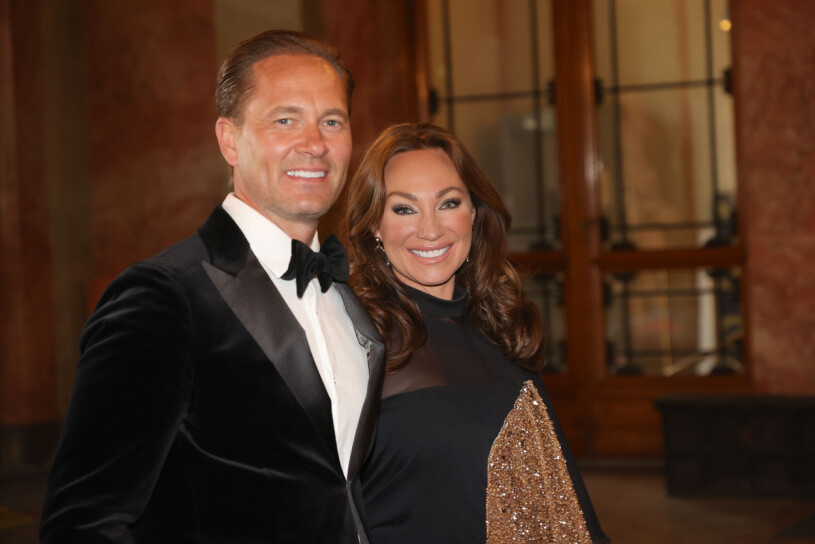 Charlotte delar dagligen med sig av sitt och maken Anders Jensens liv på Instagram. Charlotte Perrelli och Anders Jensen anländer till Börsen i Göteborg inför "The Arctic Ocean Gala", en stödgala arrangerad av den svenskgrundande djur- och naturorganisationen The Perfect World Foundation. Furst Albert II av Monaco kommer under galan att ta emot hederspriset “The Perfect World Foundation Award 2022”.