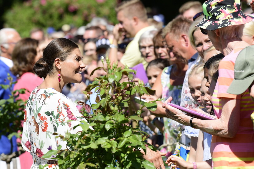 Festligt – och fullsatt. Så här knökfullt brukar det vara när Victoria firas på Solliden. Kronprinsessan Victoria Victoriadagen Solliden 2019