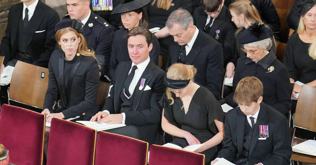 Prinsessan Beatrice och prinsessan Eugenie lämnade begravningsceremonin i all hast. Prinsessan Beatrice