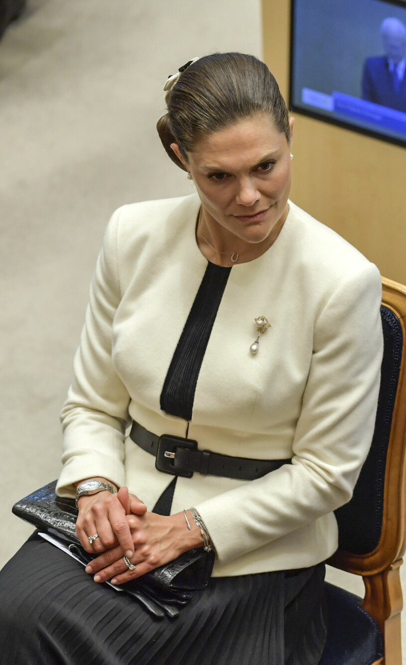 Kronprinsessan Victoria med väskan. Kronprinsessan Victoria