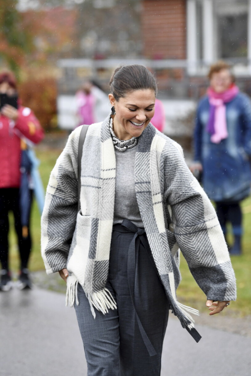 Victoria i den snygga jackan – en kunglighet som tänker på minsta detalj!