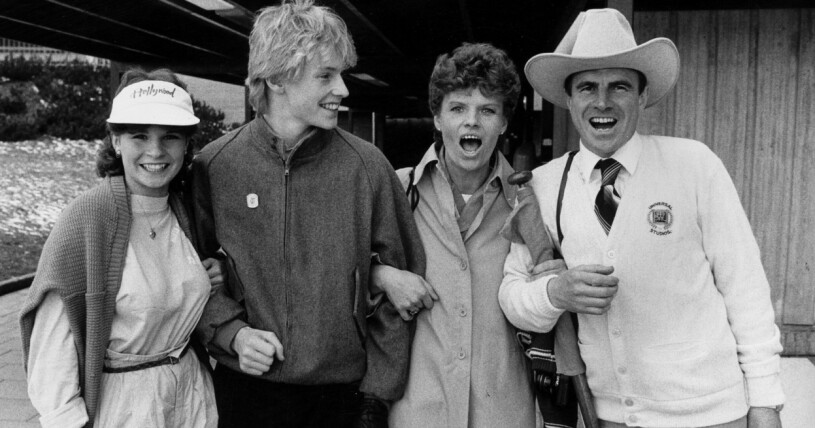 Carola med sina föräldrar och dåvarande pojkvännen 1983. Carola Häggkvist, med mamma Anita, pappa Jan och dåvarande pojkvännen Staffan Edenroth 1983.