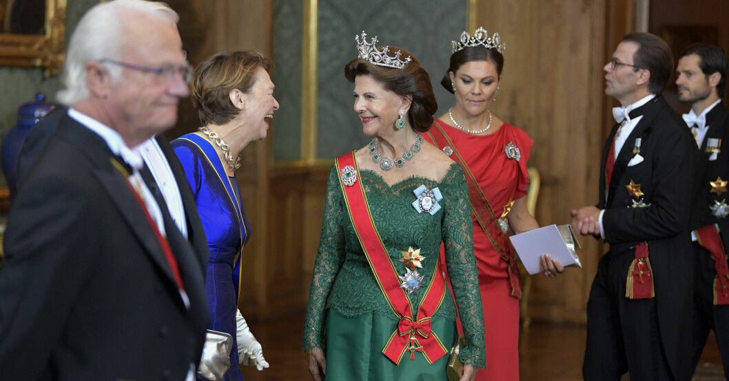 Elke Büdenbender, fru till Tysklands förbundspresident Frank-Walter Steinmeier, tycks komma överens väl med drottning Silvia! Elke Büdenbender och drottning Silvia