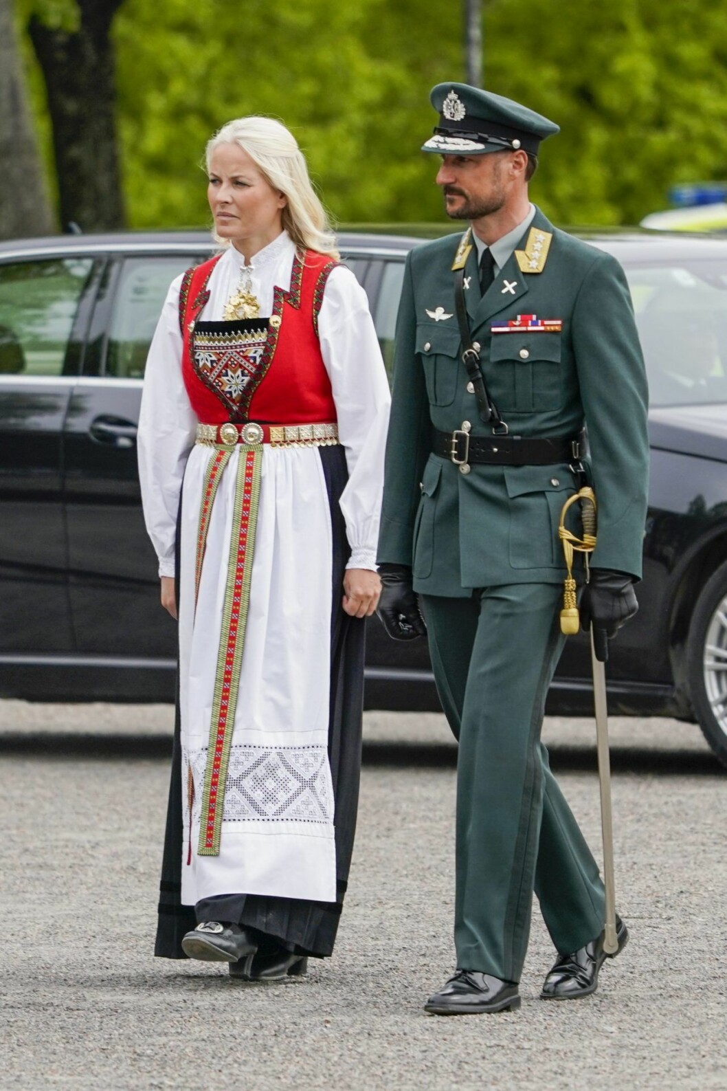 Mette-Marit och Haakon höll hand under ceremonin. Mette-Marit och Haakon höll hand under ceremonin.