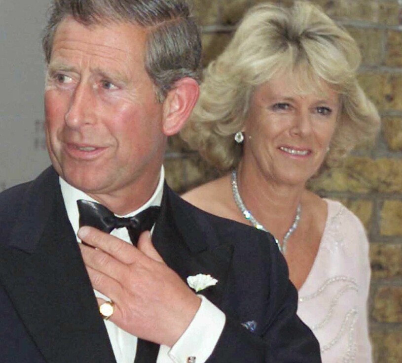Charles och Camillas otrohetsaffär spelas just nu upp inför miljoner tv-tittare. Prins Charles och Camilla Parker Bowles år 2000