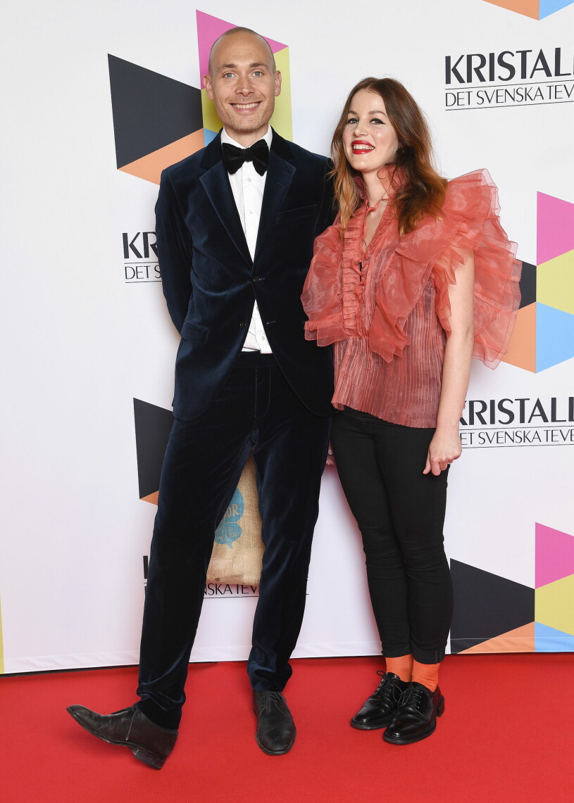 Jesper och Marie har varit ett par sedan 2012. Jesper Rönndahl, Marie Agerhäll Kristallengalan 2021 på Cirkus i Stocholm 2021