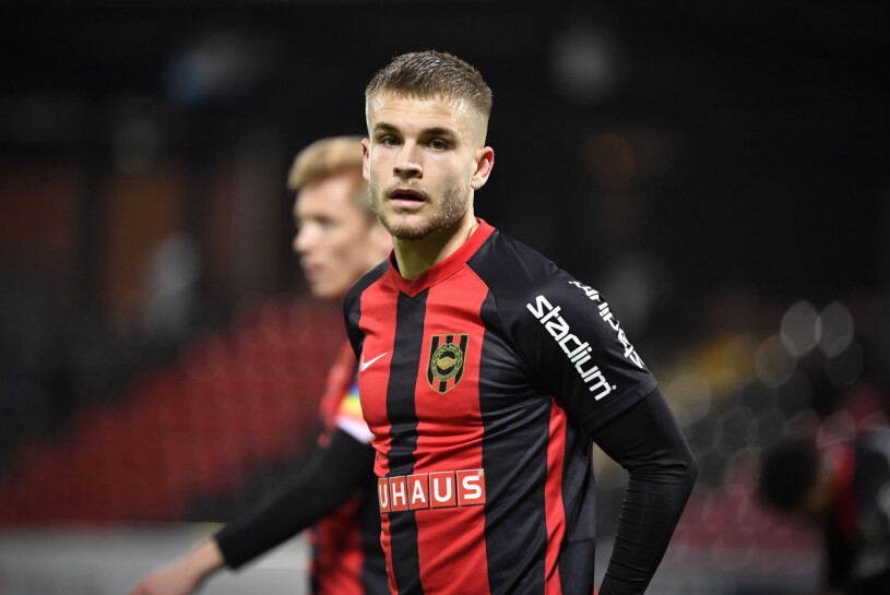 Amadeus berättar att fotbollen varit viktig för honom. Amadeus Sögaard under onsdagens fotbollsmatch i Svenska cupen, andra omgången, mellan IF Brommapojkarna och IK Sirius FK på Grimsta IP
