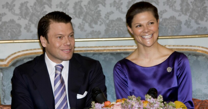 Ett nyförlovat par, men inte så nyförlovade som alla trodde... Prins Daniel och kronprinsessan Victoria tillkännager sin förlovning på Stockholm slott, 2009