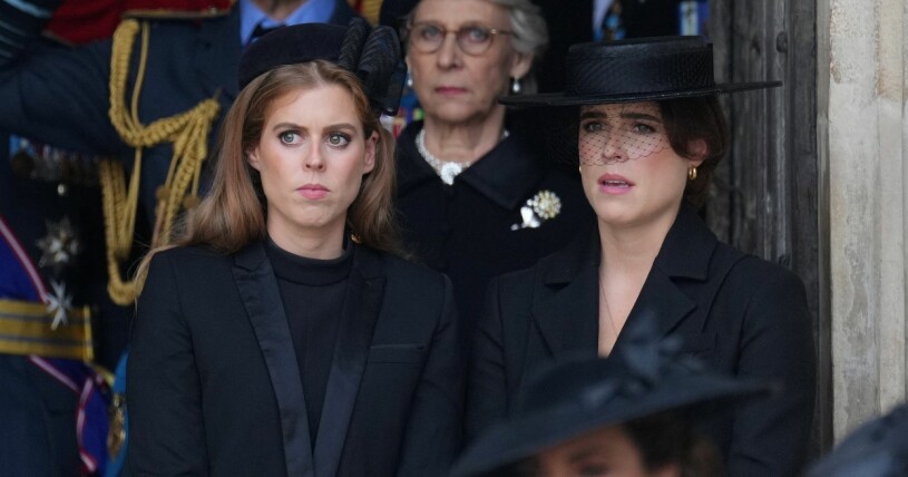 Prinsessan Beatrice och prinsessan Eugenie i sorg efter drottning Elizabeths bortgång. Prinsessan Beatrice och prinsessan Eugenie