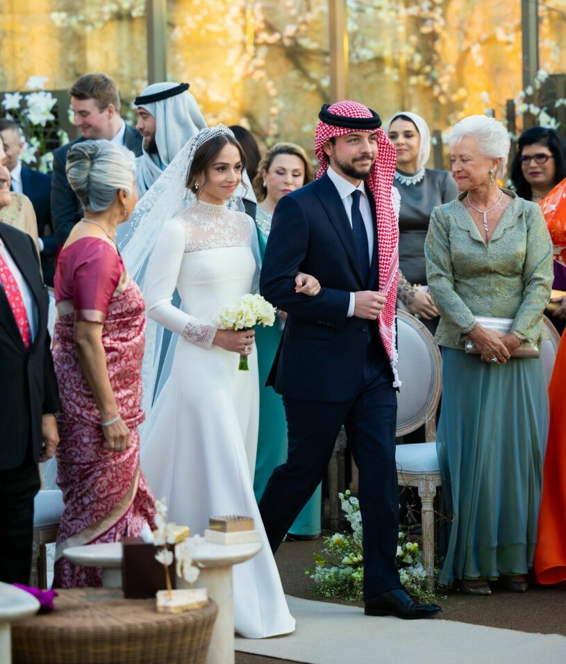 Här kommer bruden! Prinsessan Iman som brud, här med sin bror kronprins Hussein