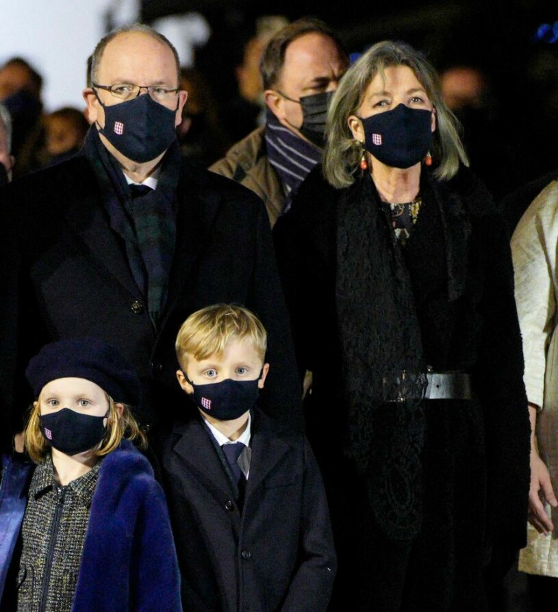 Prinsessan Caroline axlar numera rollen som Monacos första dam. Furst Albert Prinsessan Caroline Prinsessan Gabriella och prins Jacques firar Saint Dévote 2022