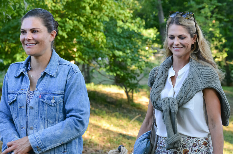 Prinsessan Madeleine med morgondagens födelsedagsbarn kronprinsessan Victoria.