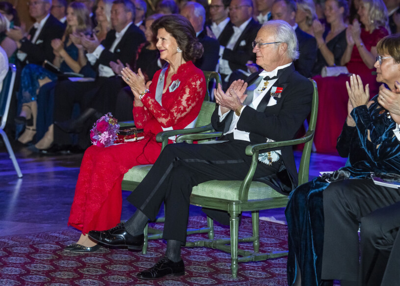 Applåder för medaljörerna och för IVA, vars motto är ”Teknik i mänsklighetens tjänst!”. Kungen Drottning Silvia IVA:s högtidssammankomst Stockholms stadshus