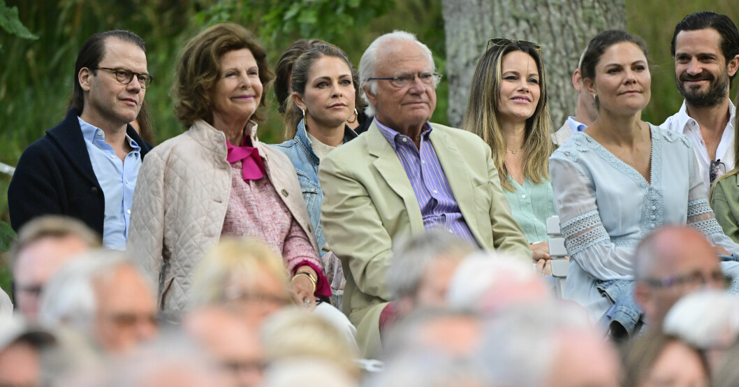 En glad drottning på konsert! Prins Daniel, prinsessan Madeleine, prinsessan Sofia, prins Carl Philip, drottning Silvia, kung Carl Gustaf och kronprinsessan Victoria