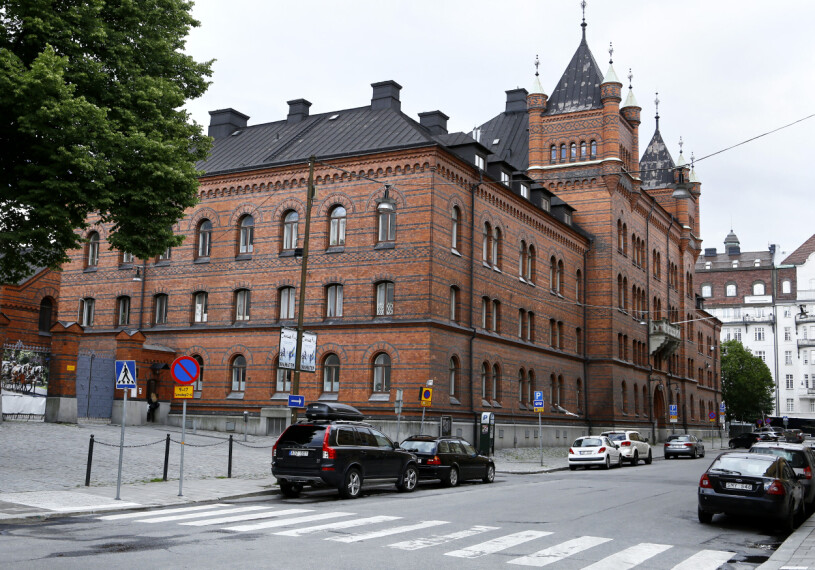 När Madeleine är i Stockholm bor hon i en lyxig lägenhet på Hovstallet på Östermalm.