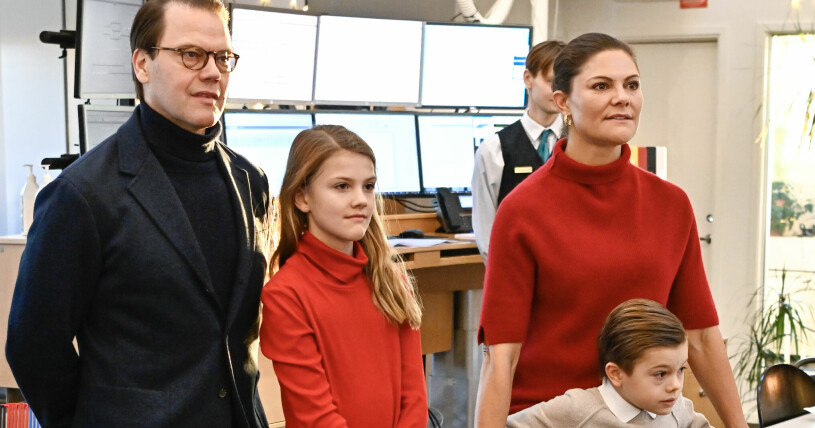 Kronprinsessan Victoria och prins Daniel befinner sig på andra sidan jordklotet, långt från prinsessan Estelle och prins Oscar. Prins Daniel, prinsessan Estelle, kronprinsessan Victoria och prins Oscar