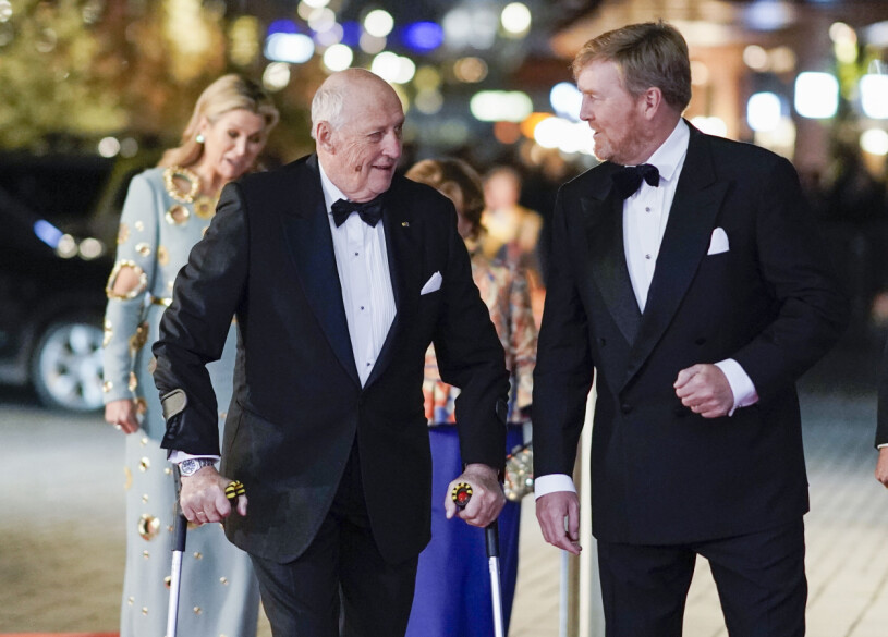 Alla som någon gång har gått på kryckor vet att det är tungt! Kung Harald Kung Willem-Alexander Statsbesök Norge