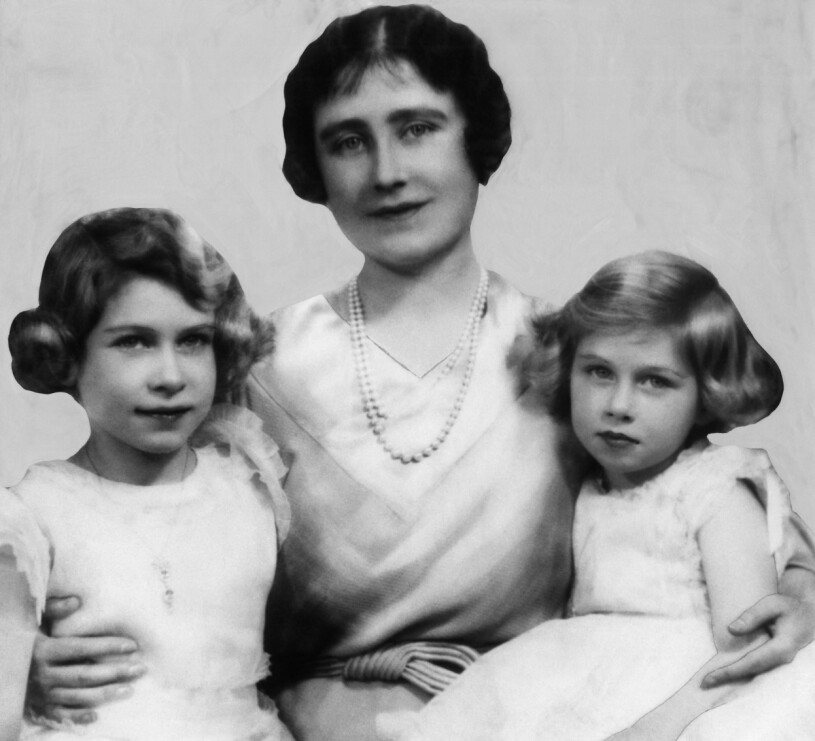 The ”Queen mum” kunde ge sina döttrar Elizabeth och Margaret ett helt annat liv än hennes brorsdöttrar fick...