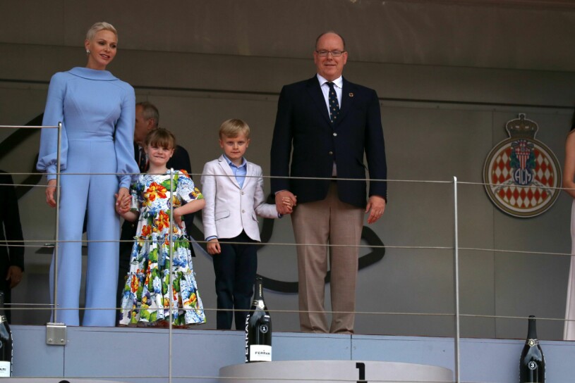 I slutet av maj närvarade Charlene och familjen vid Monaco Grand Prix. Furstefamiljen
