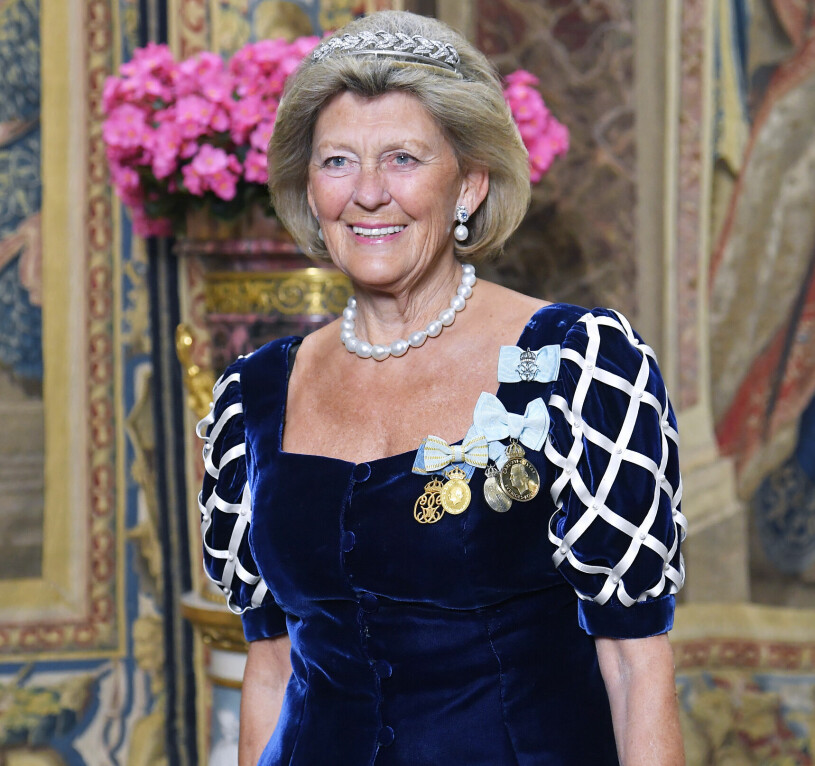 Överhovmästarinnan Kirstine von Blixen-Finecke i sin hovdräkt. Överhovmästarinnan Kirstine von Blixen-Finecke i sin hovdräkt.