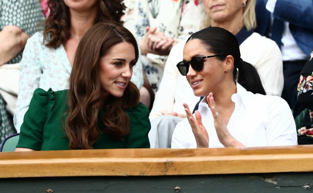 En bild säger mer än tusen ord. Kate och Meghan tillsammans i fjol. En bild säger mer än tusen ord. Kate och Meghan tillsammans i fjol.
