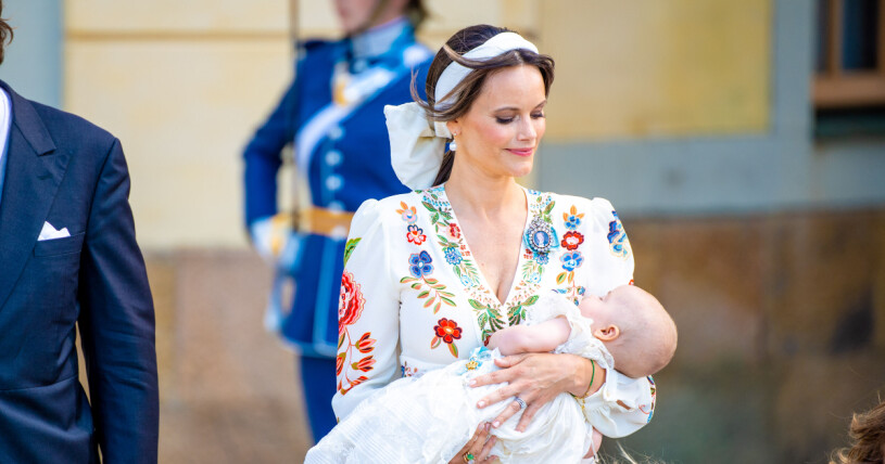 Prinsessan Sofia och prins Julian på lillprinsens dop i augusti. Prinsessan Sofia på prins Julians dop