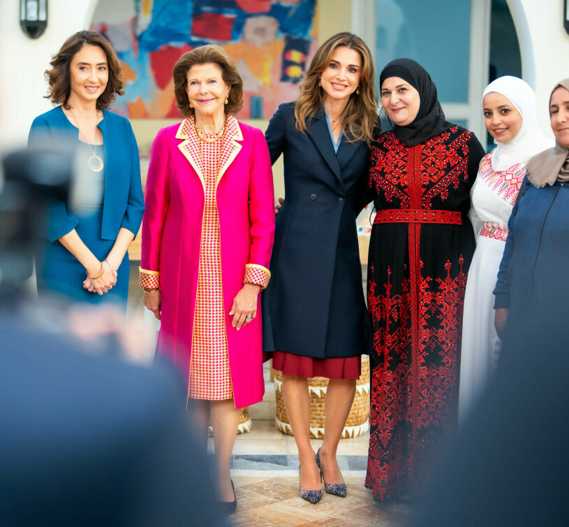 Drottning Rania visade upp familjecentret som döpts efter henne själv. Prinsessan Rym Ali, drottning Silvia och drottning Rania under statsbesöket i Jordanien 2022