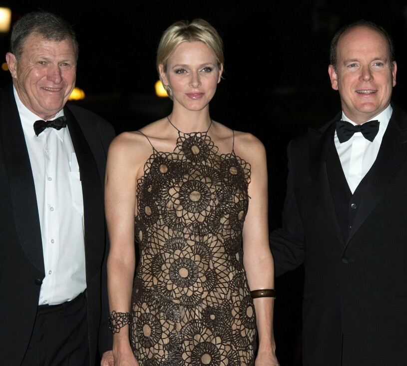 Happier times: Charlene med pappa Mike och furst Albert. Charlene pappa Mike Wittstock Furst Albert