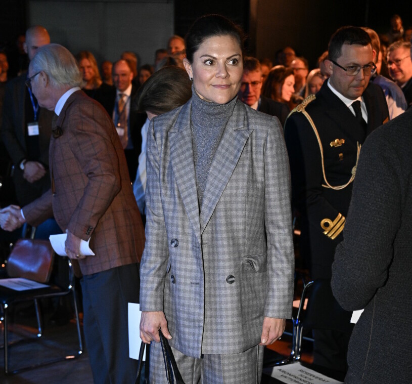 Kronprinsessan Victoria är inte lika färgsprakande som tidigare – men elegansen finns fortfarande där. Kronprinsessan Victorias nya stil