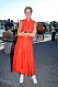 Christel Tholse Willers lyste upp skärgårdsmiljön med sin snygga röda klänning.