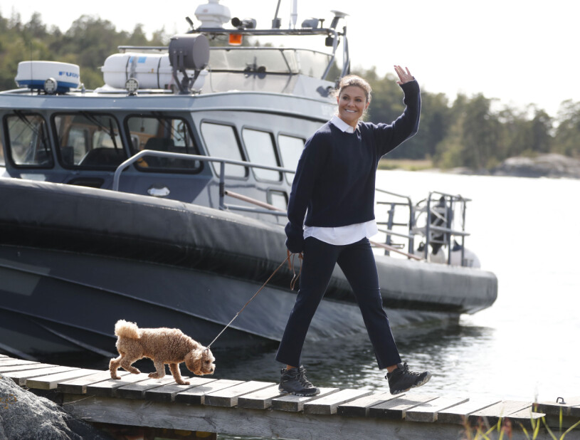 Rio brukar få följa med Victoria på kungliga uppdrag utomhus!