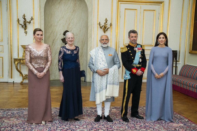 Danmarks premiärminister, Mette Frederiksen, Modi, drottning Margrethe, kronprinsessan Mary och kronprinsen Frederik.