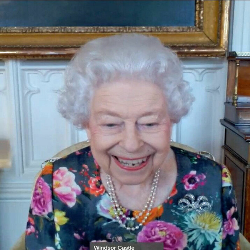Hovets rykande färska bild: Drottning Elizabeth på Windsor nu i kväll. Drottning Elizabeth The Queen’s Gold Medal for Poetry