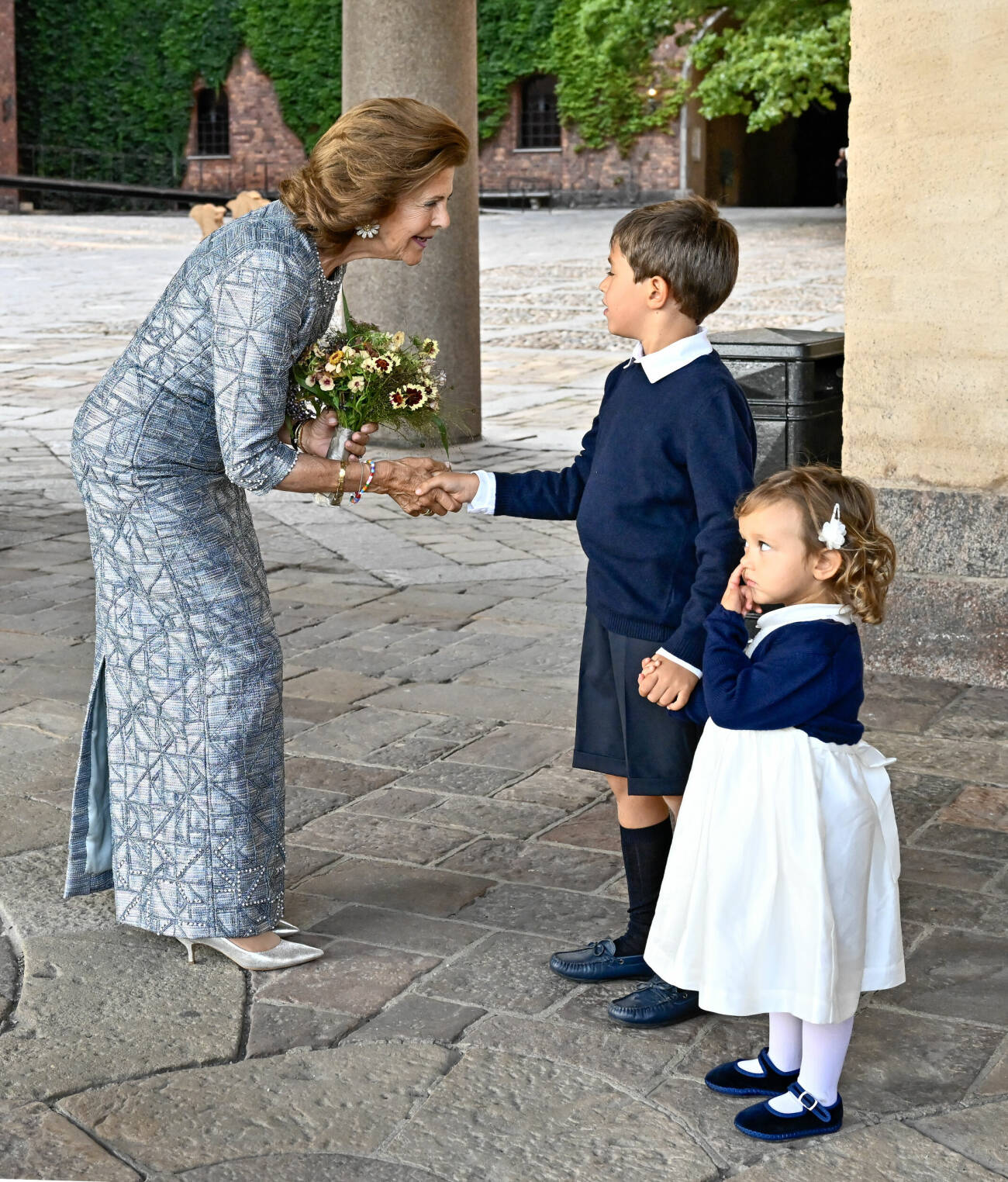 Stockholm Water Prize 2023: Drottning Silvia med pristagaren Andrea Rinaldos barnbarn Mario och Adriana