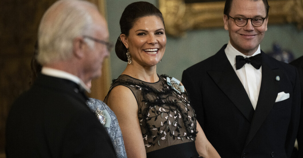Kungen och kronprinsessan Victoria har en god relation, enligt hovet. Kungen och kronprinsessan Victoria