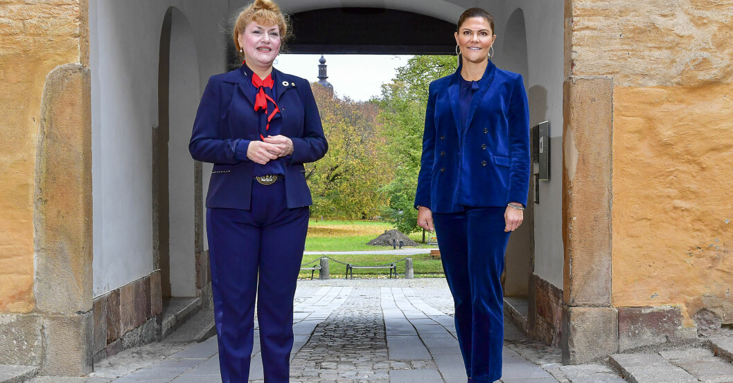 Victoria har varit flitigare med besöken. Under torsdagen träffade hon Västmanlands landshövding Minoo Akhtarzand vid Västerås slott tillsammans med representanter från Region Västmanland.